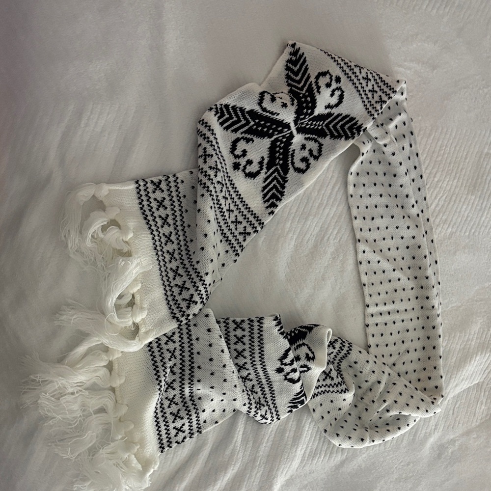 Chic Black and White Knit Scarf